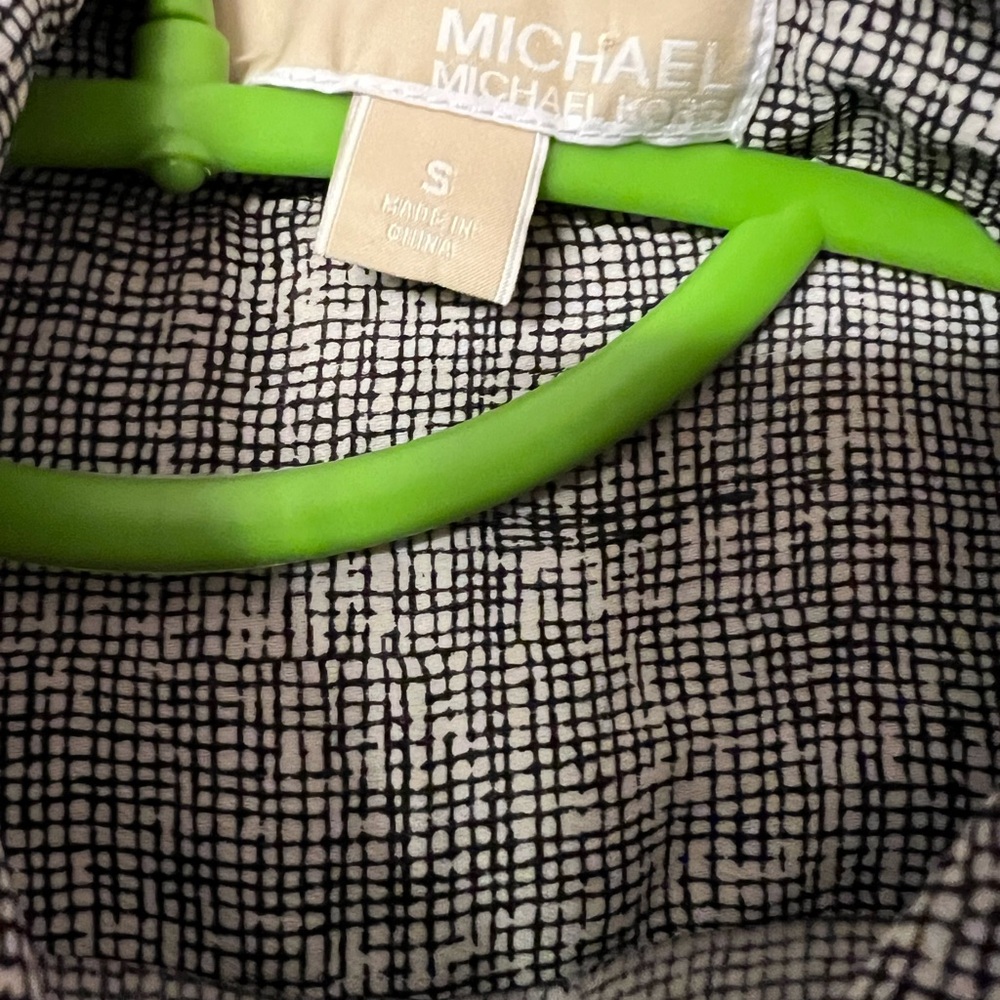 Michael Kors light weight blouse size small. - Picture 3 of 5